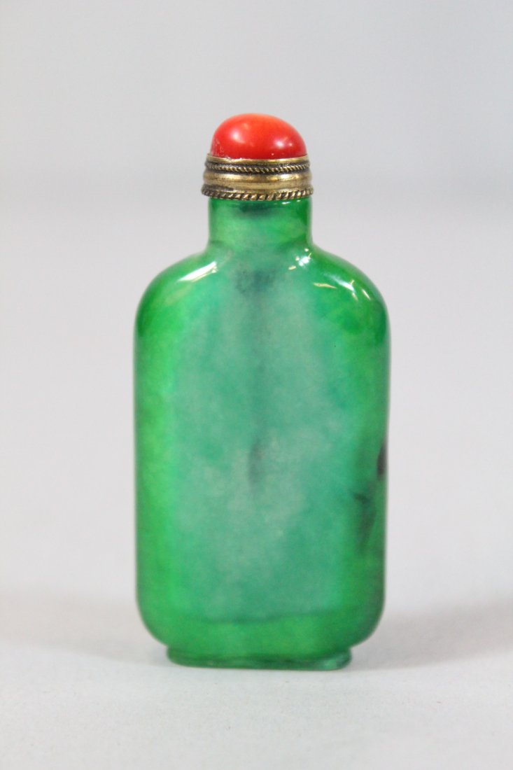 A fine Chinese jadeite snuff bottle (1 of 10)