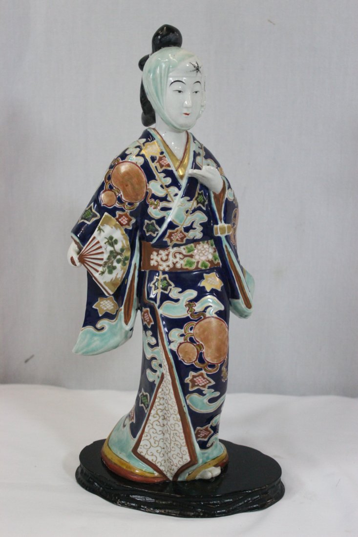 Antique Japanese kutani figure depicting geisha girl: Antique Japanese kutani figure (14.75"H) depicting geisha girl
