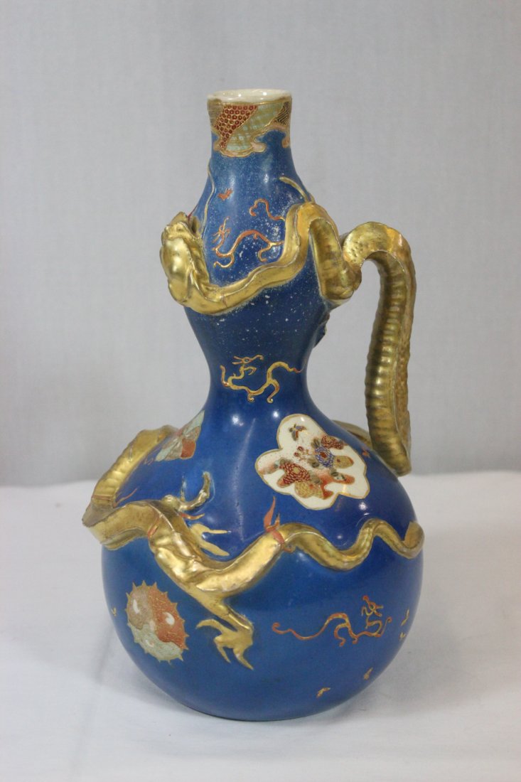 Japanese satsuma vase, signed Kinkozan (1 of 10)