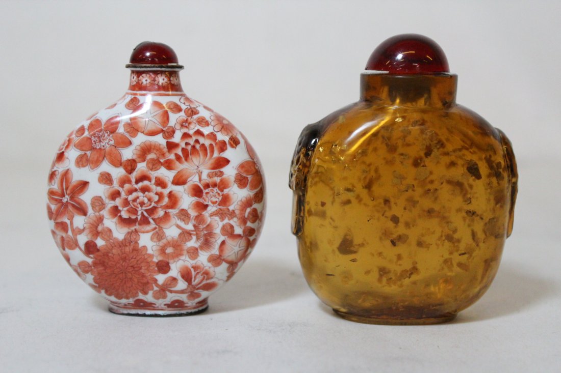 2 Chinese snuff bottles (1 of 10)