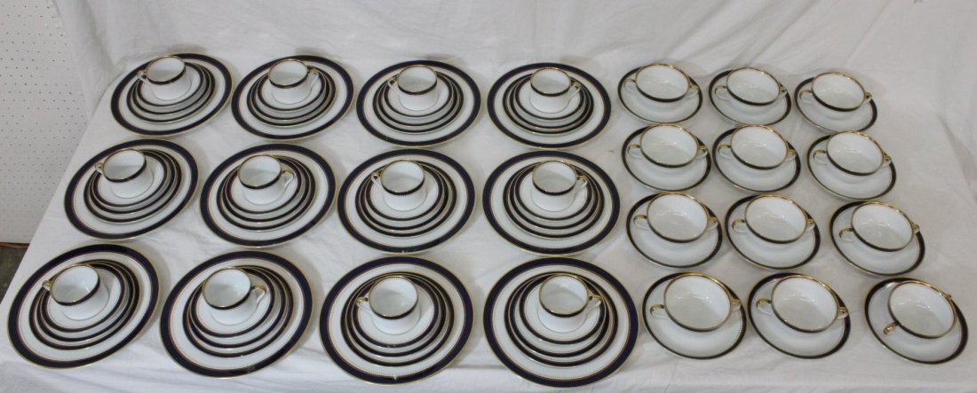 serving for 8 Fitz and Floyd china set: A beautiful serving for 12 Fitz and Floyd china set in almost new condition, total 84 pc