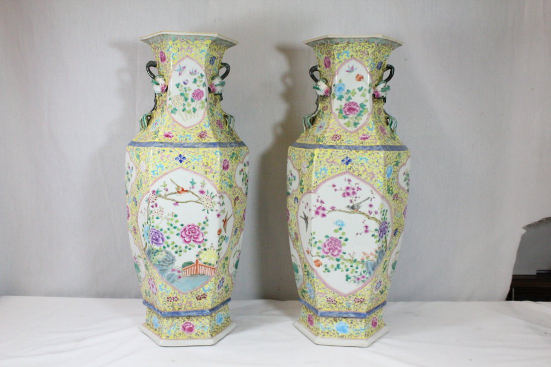 Pair Chinese vintage famille rose porcelain vase (1 of 10)