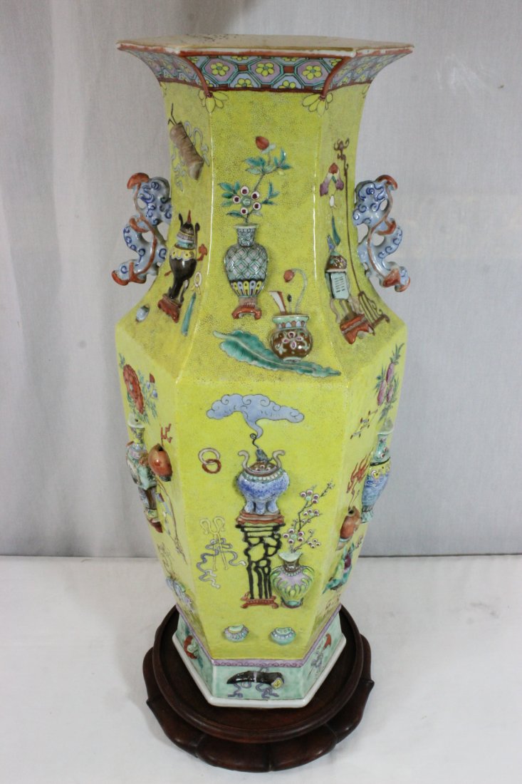 Chinese 18th/19th century famille rose porcelain vase (1 of 10)