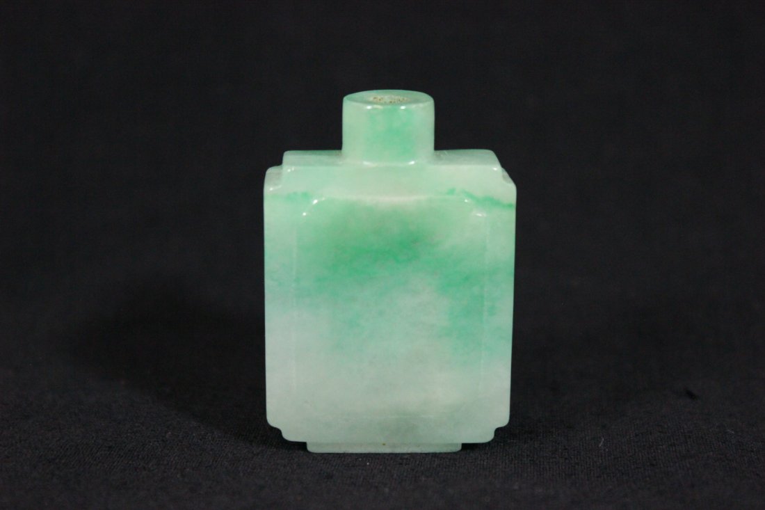 Chinese jadeite carved snuff bottle (1 of 8)