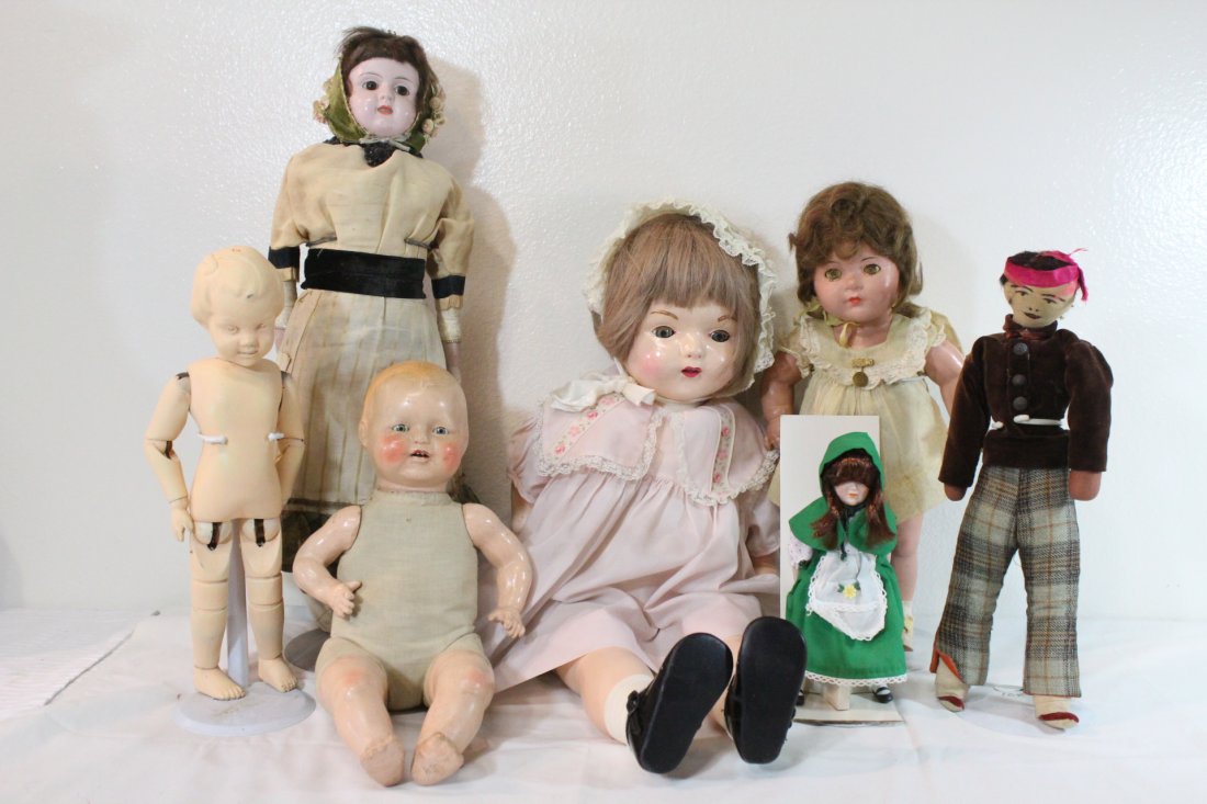 Lot of misc. dolls (1 of 10)