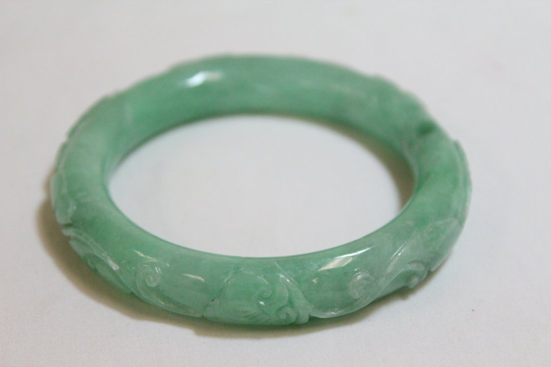 Beautiful Chinese carved jadeite bangle bracelet (1 of 10)
