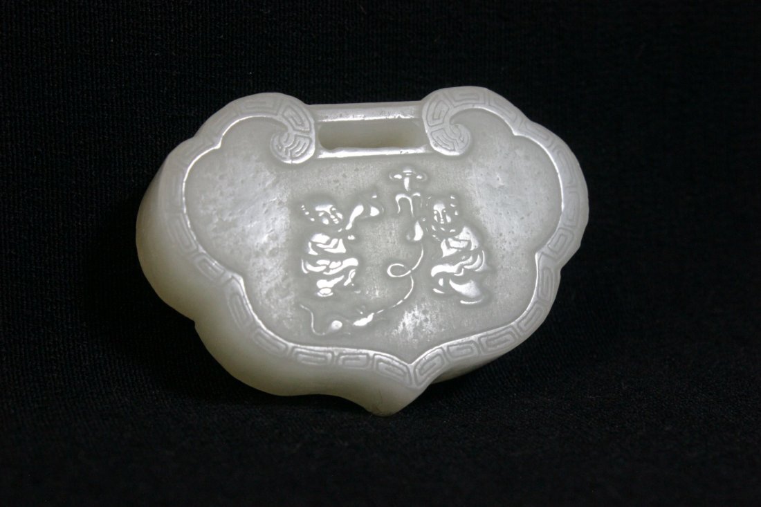 Chinese hetian white jade carved locket: Chinese hetian white jade carved locket, 1.65"1.15"0.4"