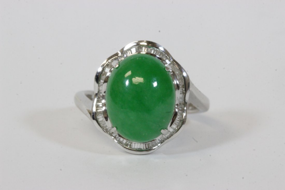 18K W/G lady's jadeite diamond ring (1 of 8)