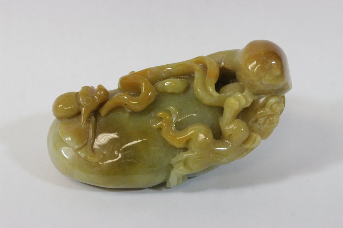Chinese jade carved ornament (1 of 8)