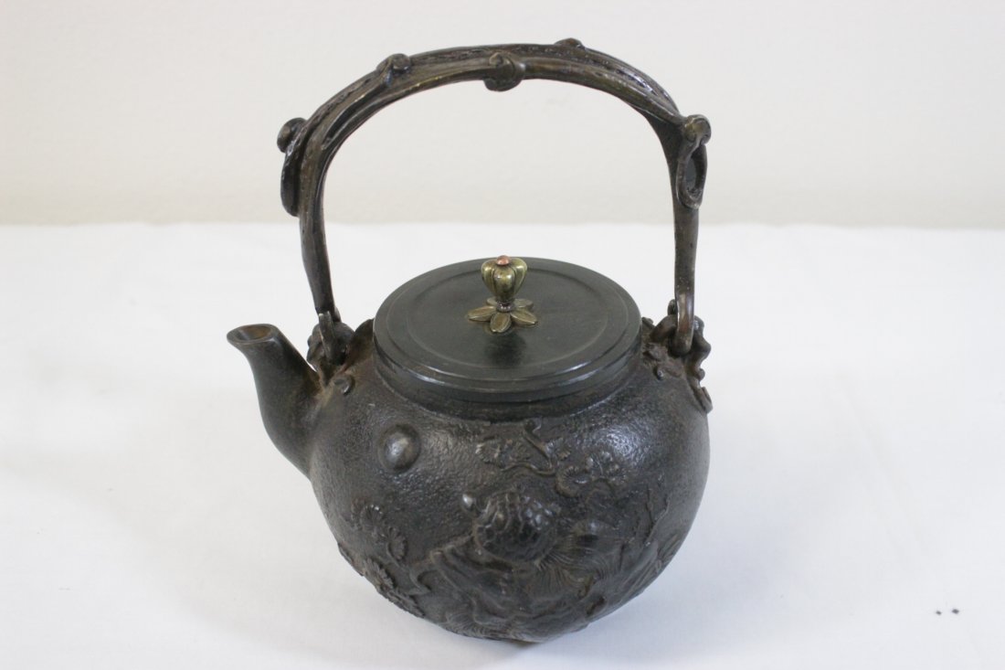 Chinese cast iron teapot (1 of 9)