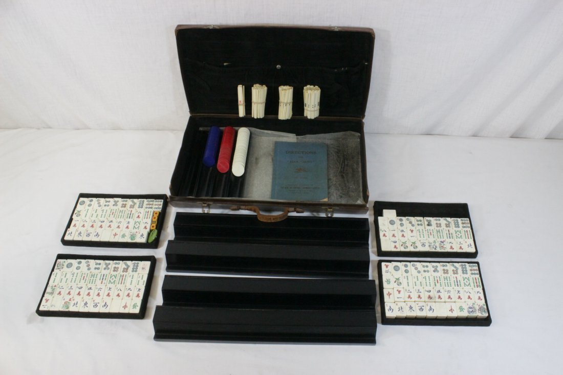 Chinese bone and bamboo carved mahjong set: Chinese bone and bamboo carved mahjong set