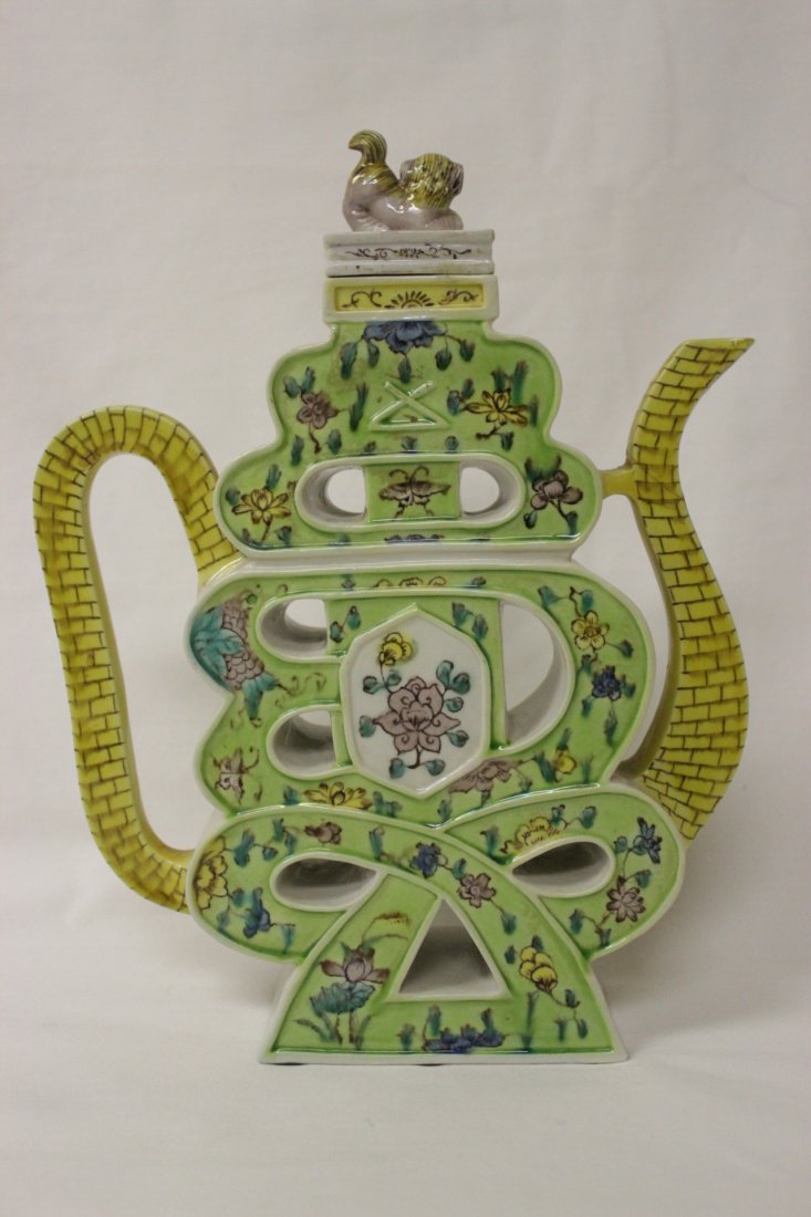 Chinese 19th/20th century wucai teapot (1 of 10)