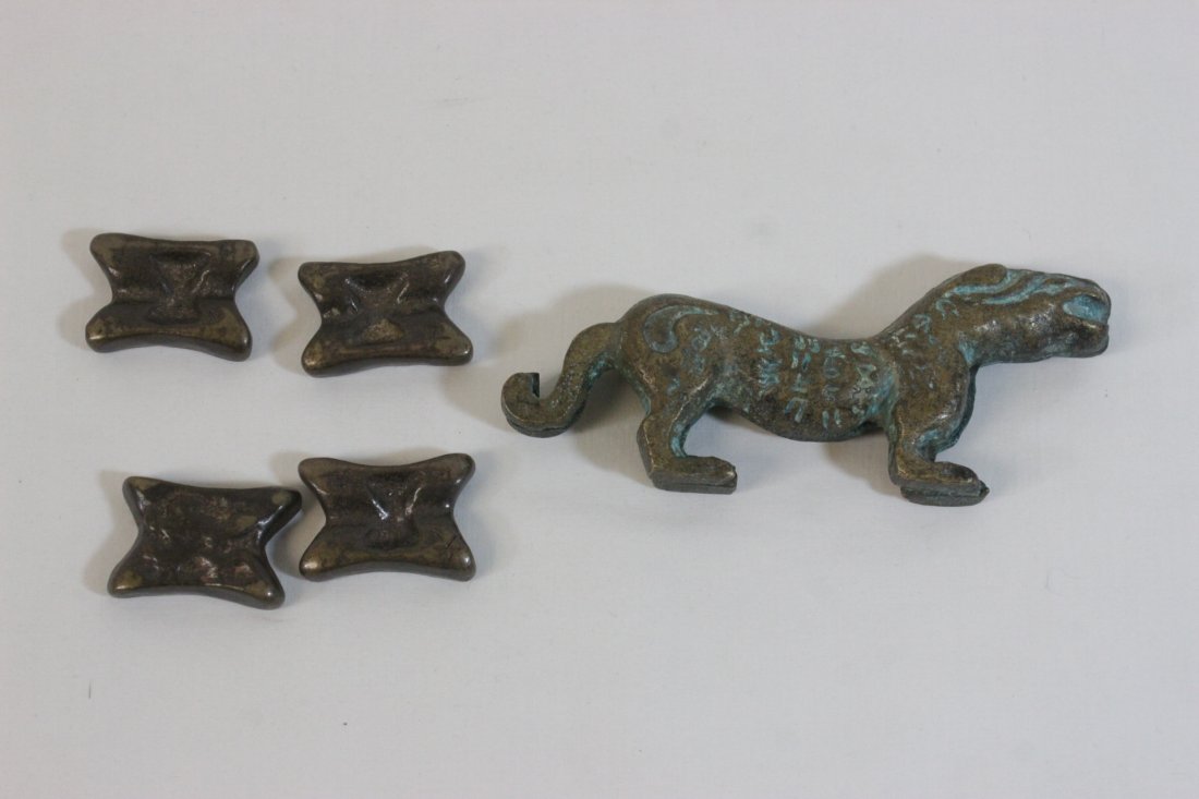 A bronze animal, and box with 4 bronze ornament: A bronze animal (5.3"L), and box with 4 bronze ornament (1.5"x1.05"x0.38" each)