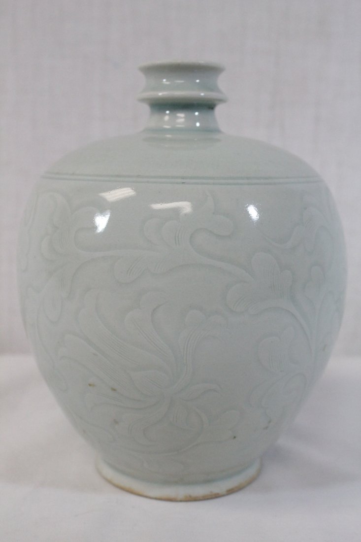 Chinese Song style celadon porcelain jar (1 of 10)