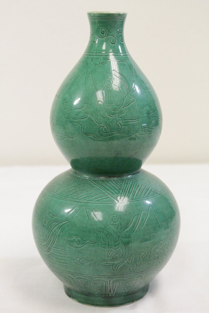 Chinese green glazed porcelain vase (1 of 10)