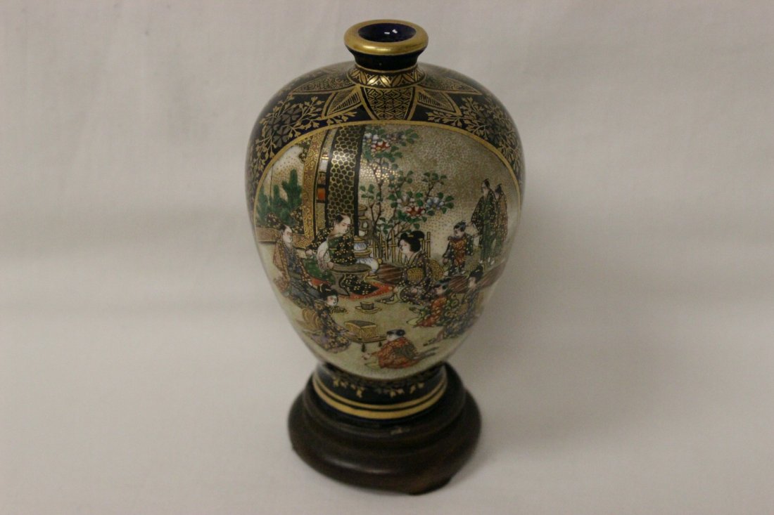Japanese 19th c. satsuma vase, signed Kinkozan (1 of 10)