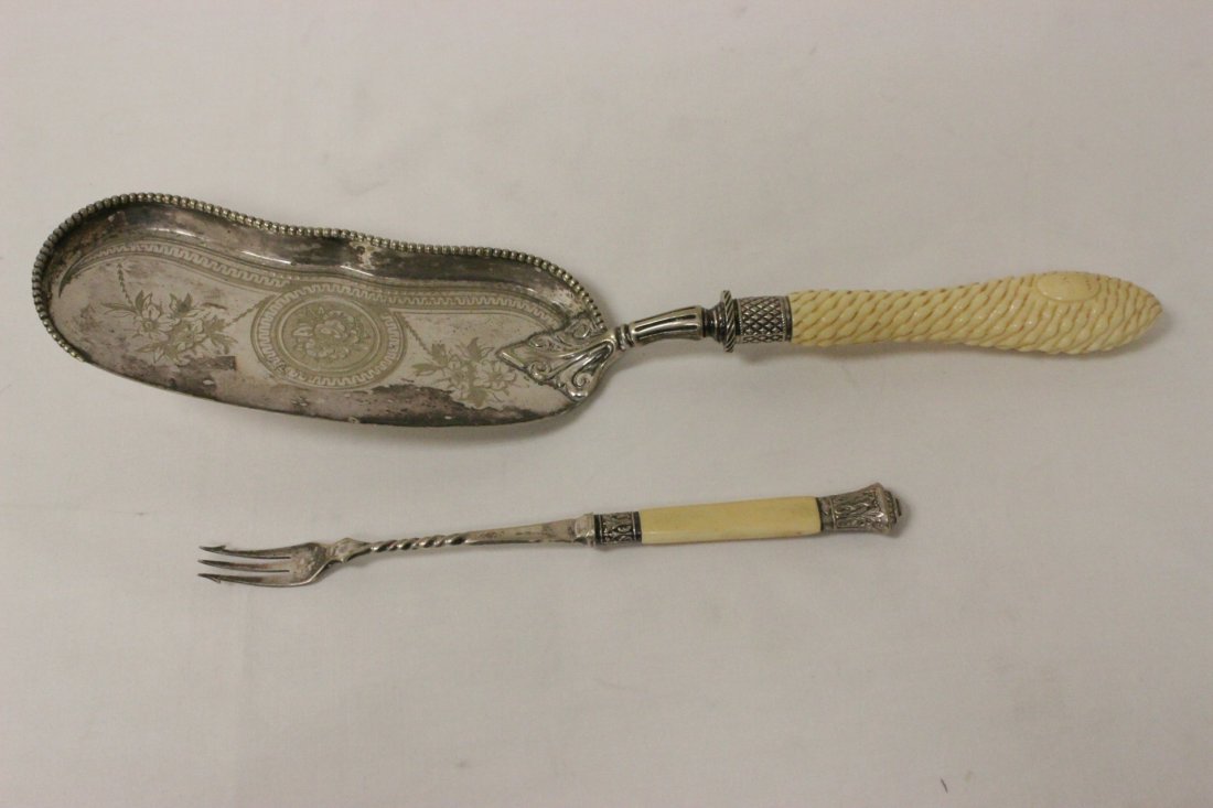 2 antique silverplate serving pieces (1 of 9)