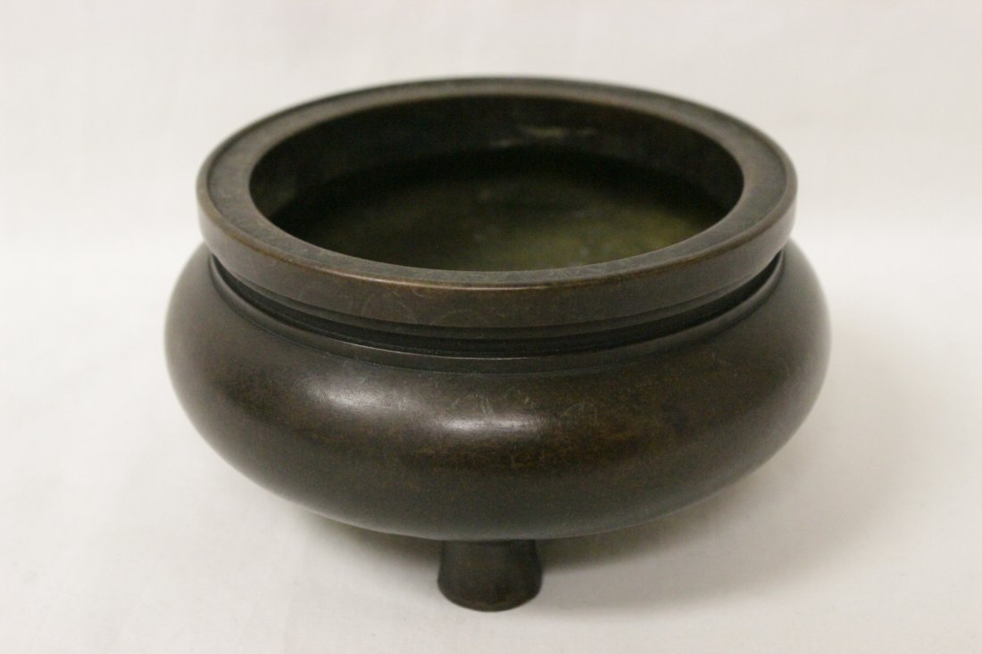 Fine Chinese heavy round bronze censer (1 of 10)