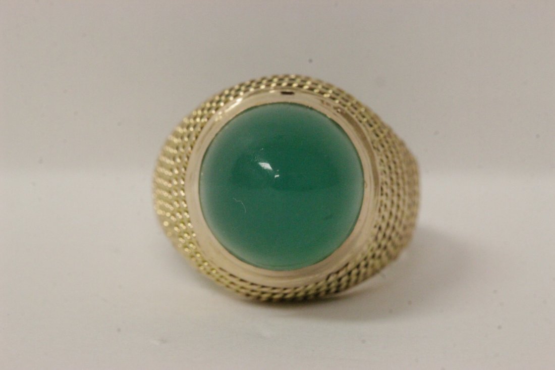 14K Y/G chrysoprase ring: 14K Y/G ring, center a chrysoprase cabochon, wt. 7.5gm, size 6.5
