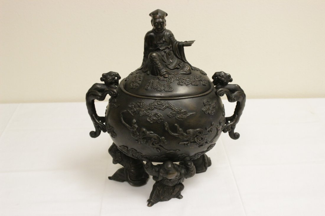 Chinese 18th/19th c. large bronze covered urn (1 of 10)