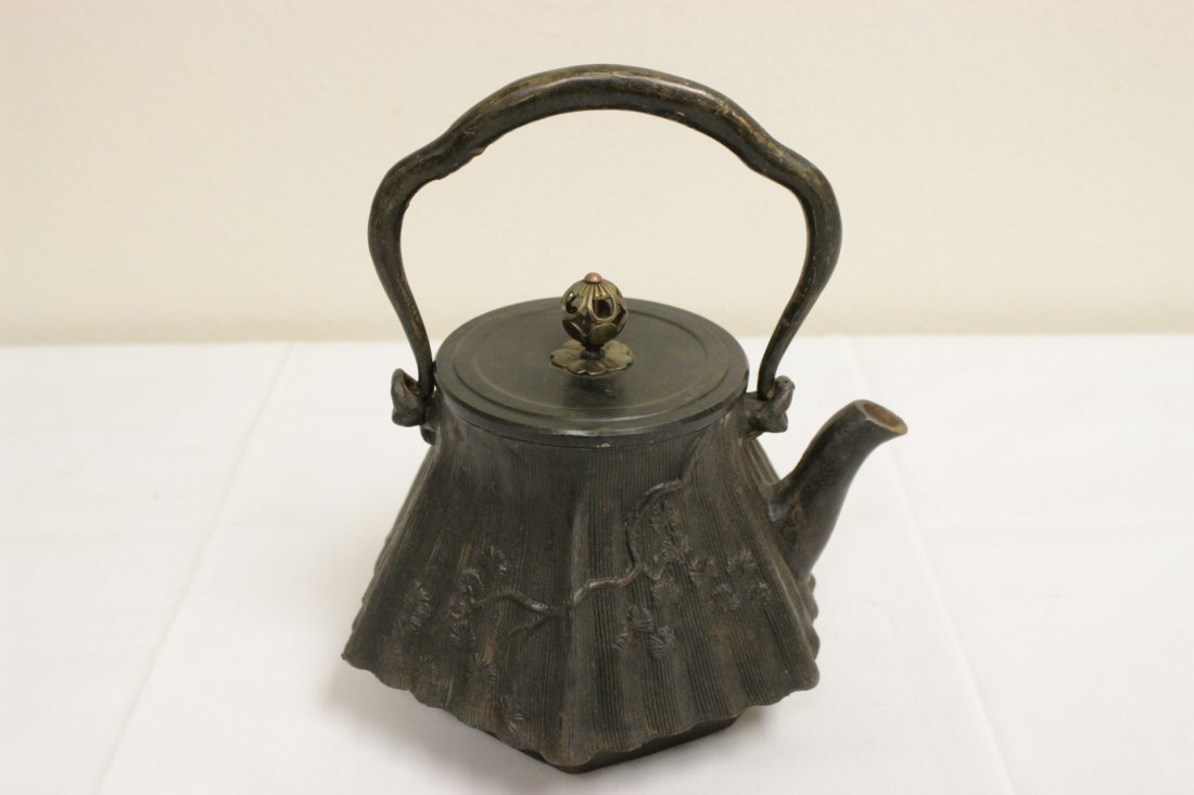 Chinese cast iron teapot (1 of 9)