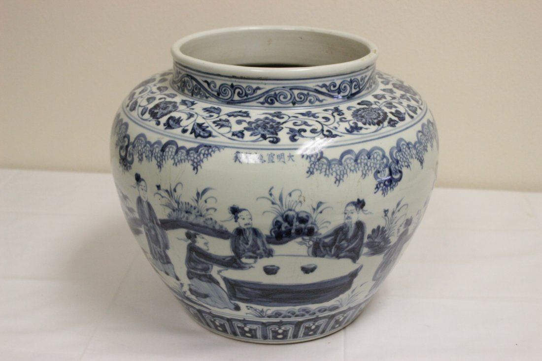 A large Chinese blue and white porcelain jar: A large Chinese blue and white porcelain jar painted with scholar scene, 12"Hx