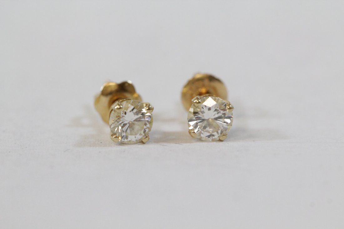Pair diamond stud earring (1 of 10)