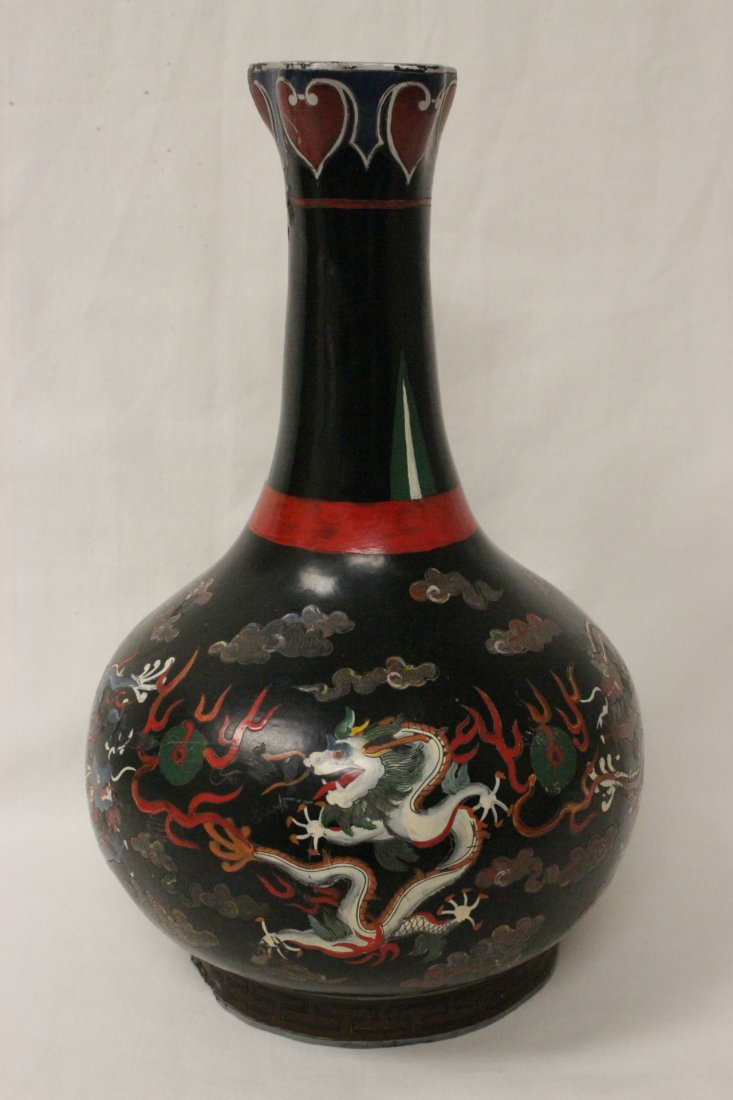 Chinese lacquer vase painted with dragon (1 of 10)