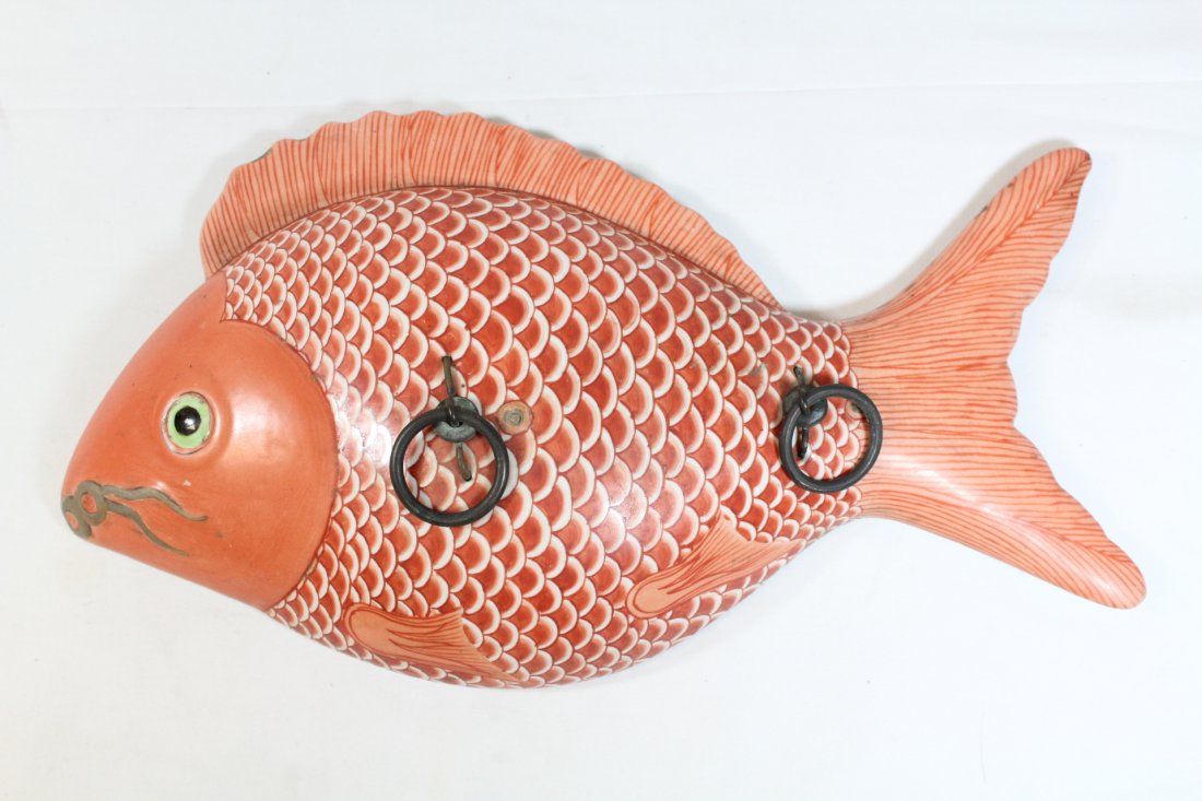 Antique Japanese kutani porcelain wall hanging: Antique Japanese kutani porcelain wall hanging in fish motif, 14"L