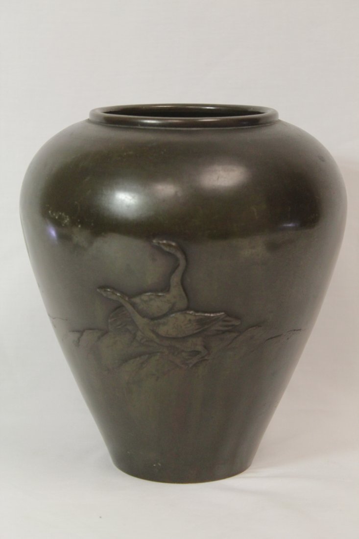 Japanese 18th/19th c. bronze jar, signed by artist (1 of 10)