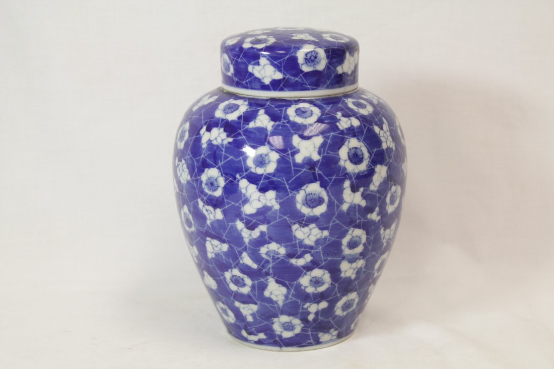 Chinese 19th c. blue & white covered jar: Beautiful Chinese 19th century blue and white porcelain covered jar (inner cover repair), 7.25"Hx5.9"dia