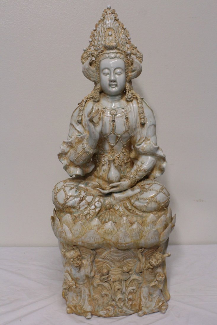 A massive Chinese Song porcelain Buddha (1 of 10)