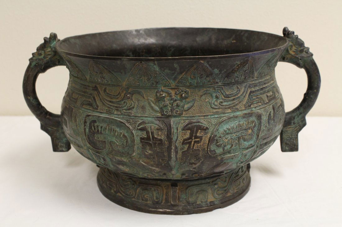 Chinese archaic bronze style handled ritual jar (1 of 10)