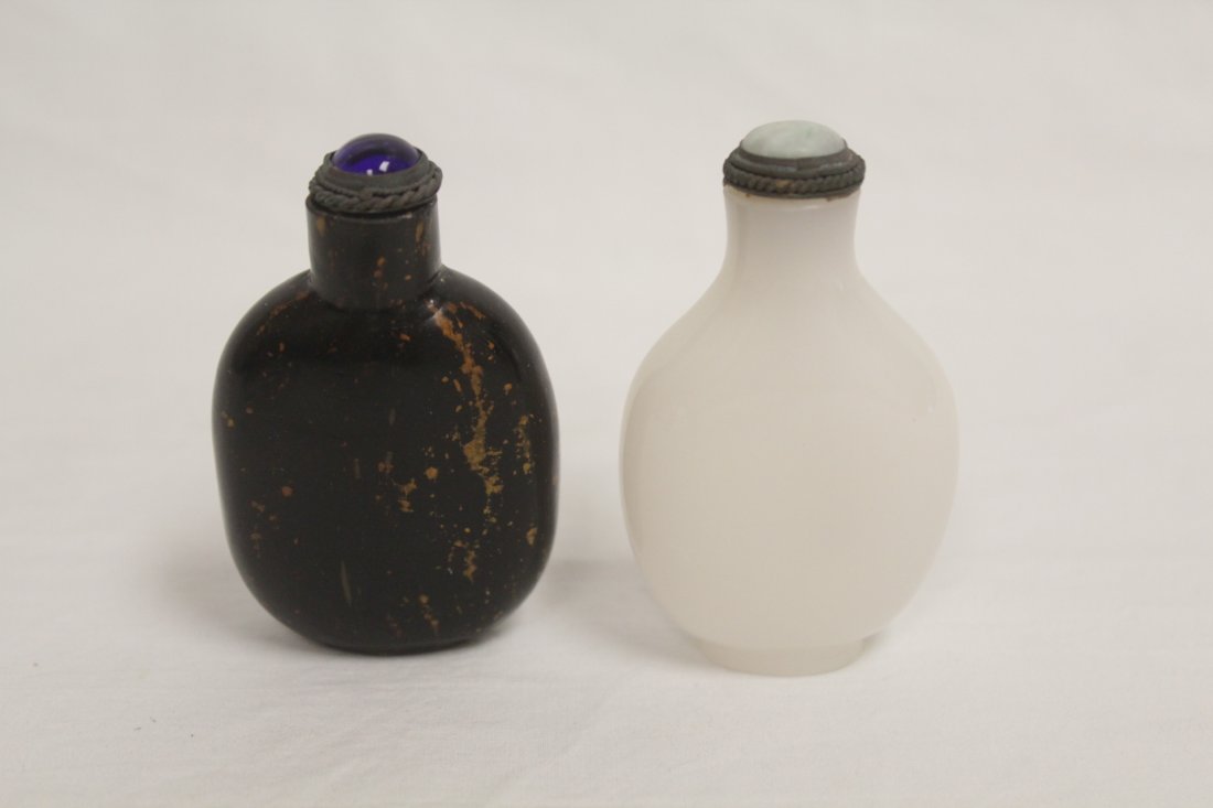 2 Peking glass snuff bottles (1 of 10)