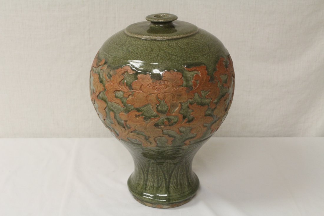 A large Chinese crackle ware porcelain baluster jar (1 of 9)