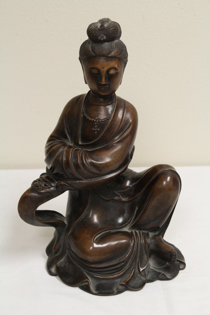 A fine Chinese bronze sculpture of seated Buddha (1 of 9)