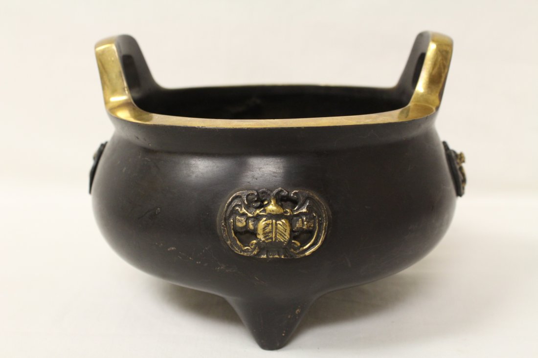 Chinese 20th century re-issue round bronze censer (1 of 10)