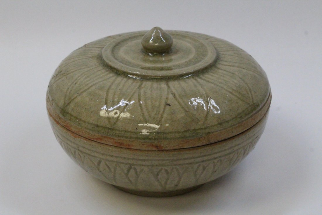 Chinese antique celadon glazed covered round box (1 of 10)