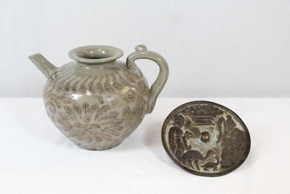 Korean porcelain teapot & Korean bronze mirror (1 of 10)