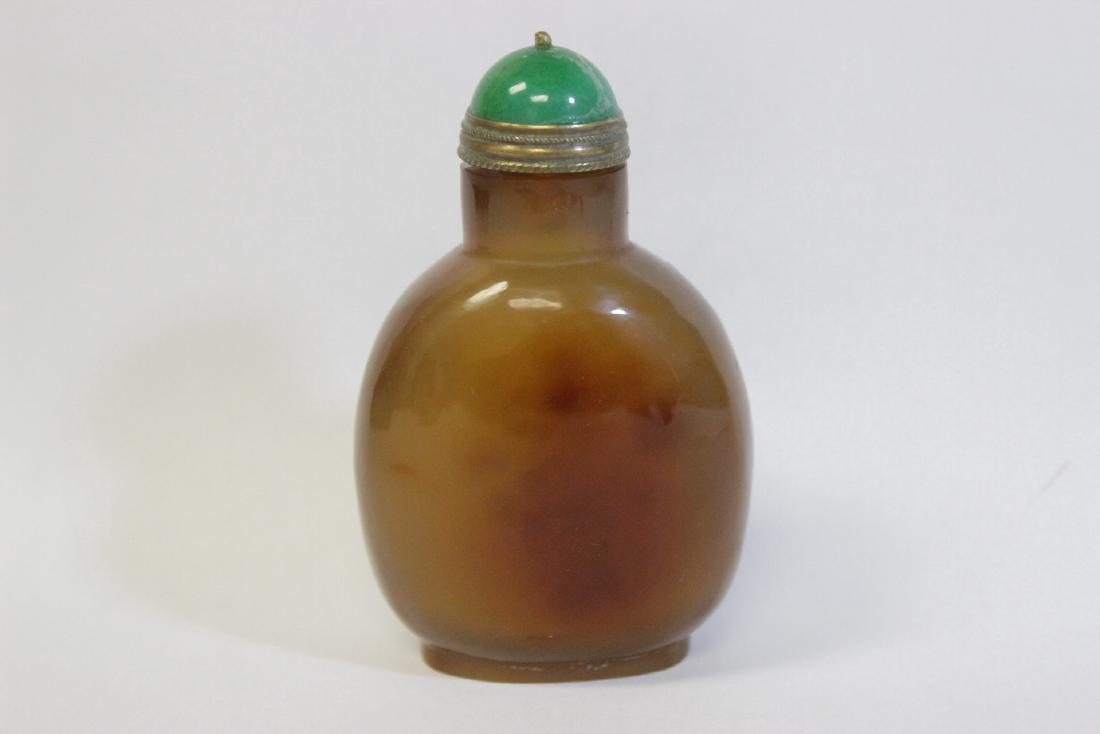 Chinese well hollowed agate snuff bottle (1 of 8)