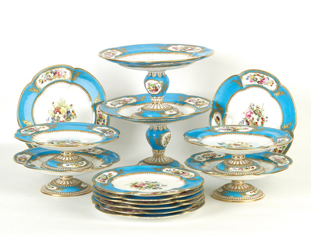 A fine Victorian Minton Neo-rococo Sevres style de: A fine Victorian Minton Neo-rococo Sevres style dessert Service, English, date marked for 1886 comprising four pairs of descending order tazzas and fourteen dessert plates, Two: 15.5cm high, 27.5cm di