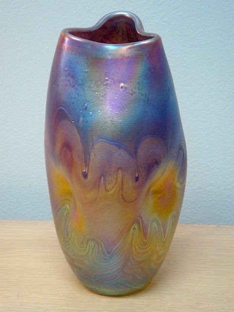 Five Loetz style Czechoslovakian vases various hei: Five Loetz style Czechoslovakian vases various heights, 18-28cm