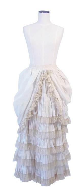 A cream lace Edwardian skirt with bustle : A cream lace Edwardian skirt with bustle