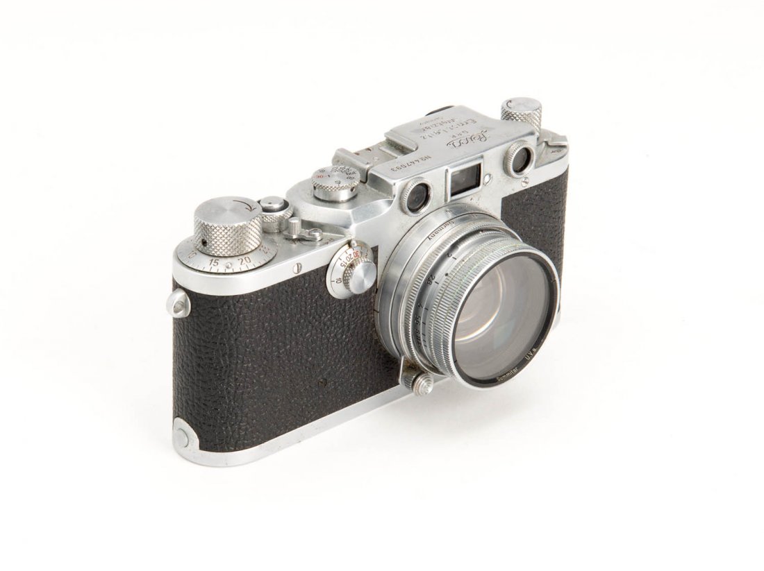 LEITZ (Germany): Leica screw mount camera Leica IIc.: LEITZ (Germany): Leica screw mount camera Leica IIc SN 447093, converted to a Leica IIIc, with Summitar 5cm f2 lens.