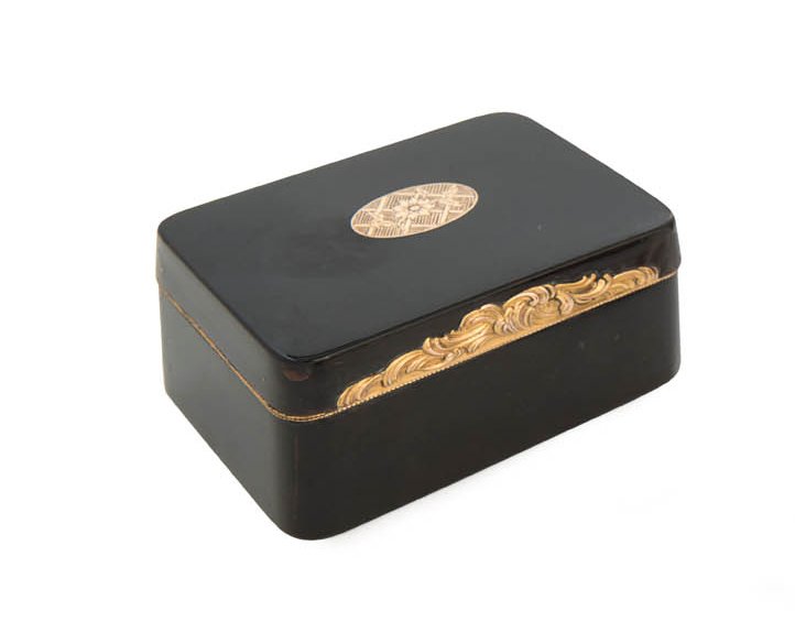 A tortoise shell and gilt metal hinged box, French 19th: A tortoise shell and gilt metal hinged box, French 19th century 8cm x 6cm
