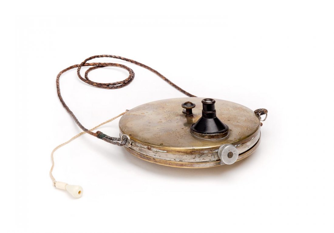 STIRN (Germany): Concealed Vest Camera No.1, c1886-92: STIRN (Germany): Concealed Vest Camera No.1, c1886-92 [#8510] for 6 photos on round glass plates.