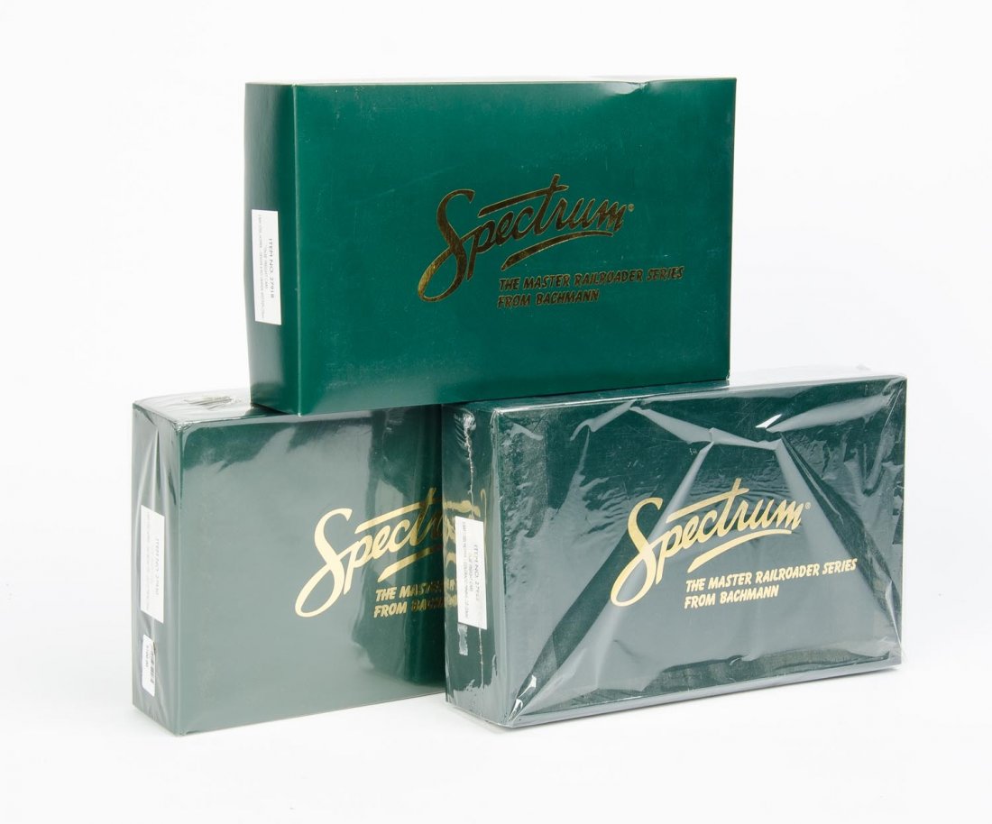 BACHMANN Spectrum Series: "On30" Freight Cars - 2-Bay: BACHMANN Spectrum Series: "On30" Freight Cars - 2-Bay Steel Hoppers (Denver & Rio Grande Western) #27918; (East Broad Top - Old Lettering) #27930; Colorado Mining Co. #27962. All NIB (in pairs). (6 it