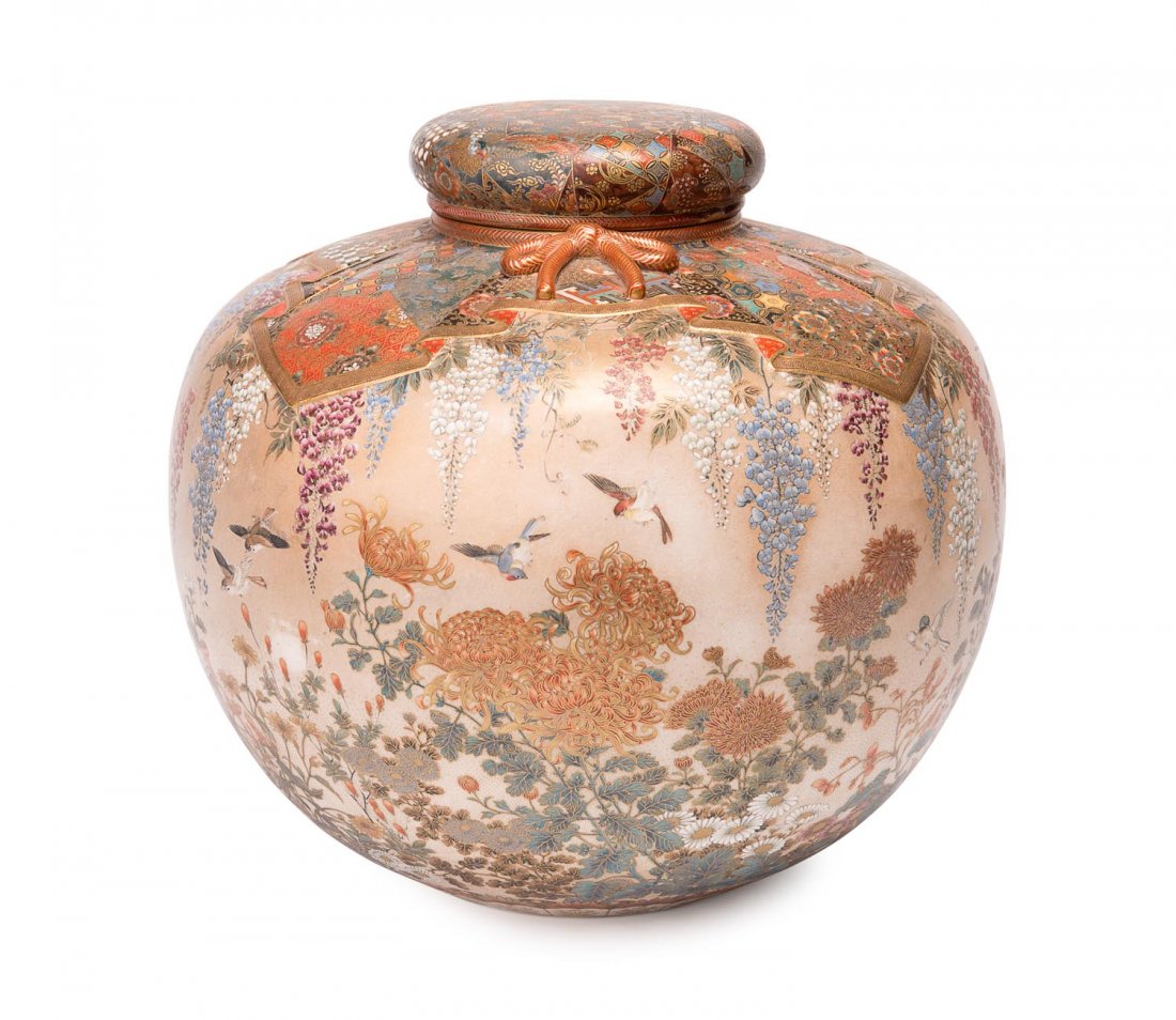 A Japanese Satsuma ovoid vase and cover by Seikozan (1 of 1)