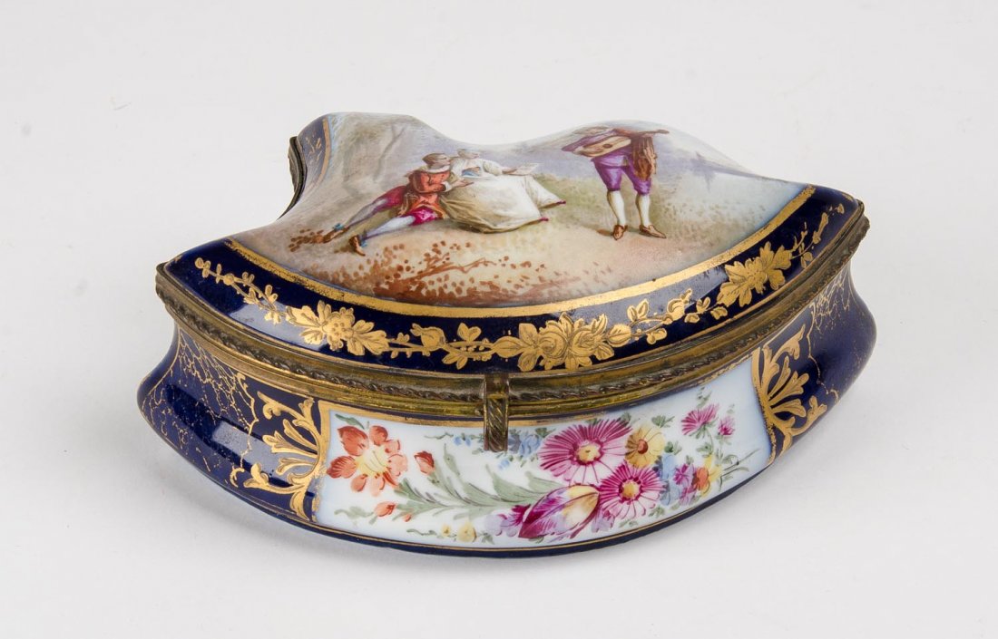 A Sevres French porcelain jewel box with ormolu mounts,: A Sèvres French porcelain jewel box with ormolu mounts, 19th Century. 8cm high, 18cm wide, 11cm deep
