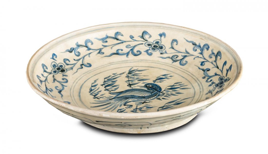 A large Vietnamese blue and white dish, 15th-16th (1 of 1)